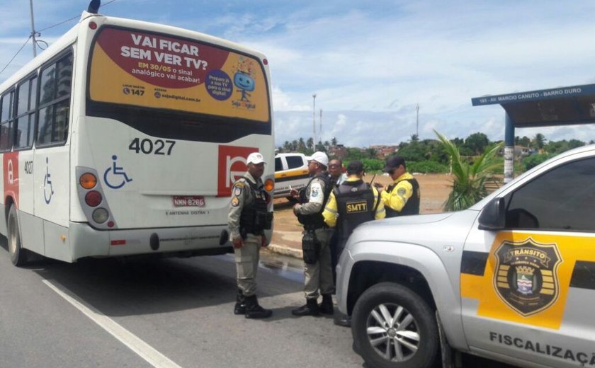 Fiscalização da SMTT encontra ônibus de linha urbana de Maceió com placa adulterada