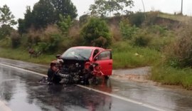 Samu faz resgate aeromédico após colisão frontal na rodovia BR-104