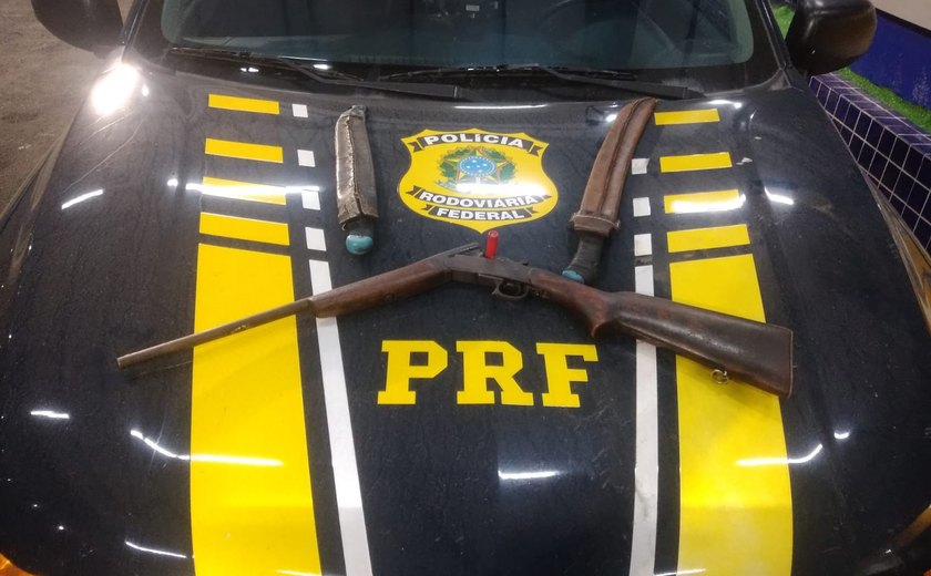 Motorista embriagado e portando arma branca é preso pela PRF em São Miguel dos Campos