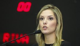 Deputada denuncia secretário à polícia por divulgar foto dela de camisola