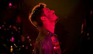 Amapaense João Amorim expressa melancolia do carnaval pandêmico no clipe de “Deusa”