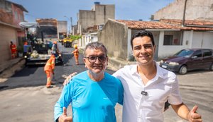 JHC vistoria pavimentação na parte alta de Maceió: maior investimento do Nordeste