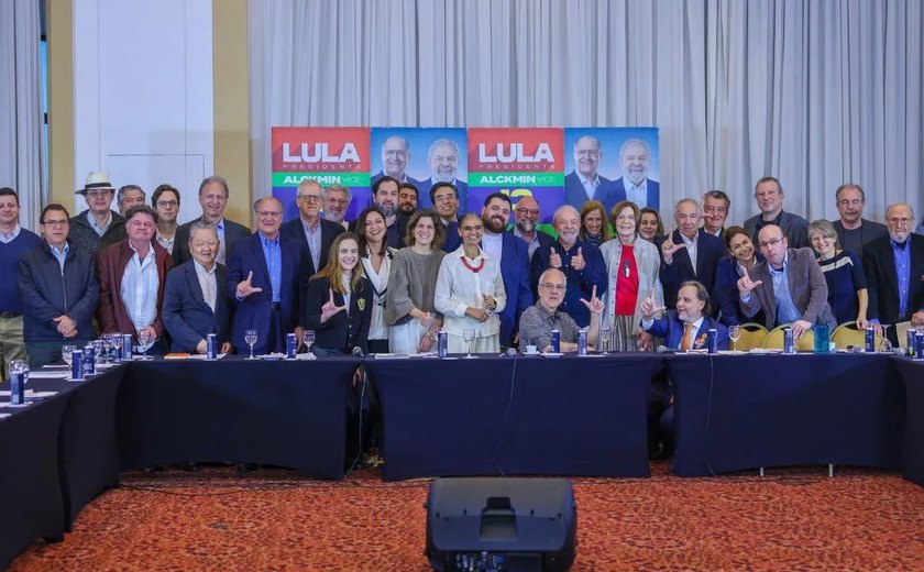 Tucanos do grupo Derrubando Muros entregam propostas a Lula