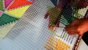 Pano dobrável produzido por artesãs da Barra Nova ganha Prêmio Objeto Brasileiro