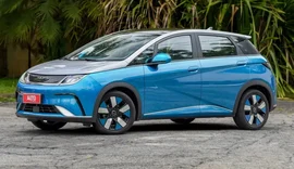 Em caso de incêndio, carros elétricos causam mais dificuldade para apagar chamas