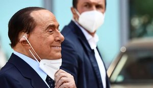 Silvio Berlusconi deixa hospital após batalha contra Covid-19