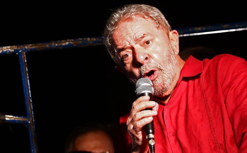 Defesa de Lula busca concessão de prisão domiciliar no STF