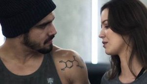 Fabiana passa a perna em Rock e interrompe gravidez para ganhar fortuna