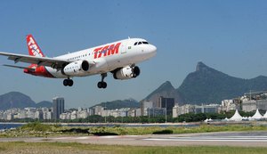 Empresa de aviação deve indenizar cliente que teve voo atrasado em quase 24 horas