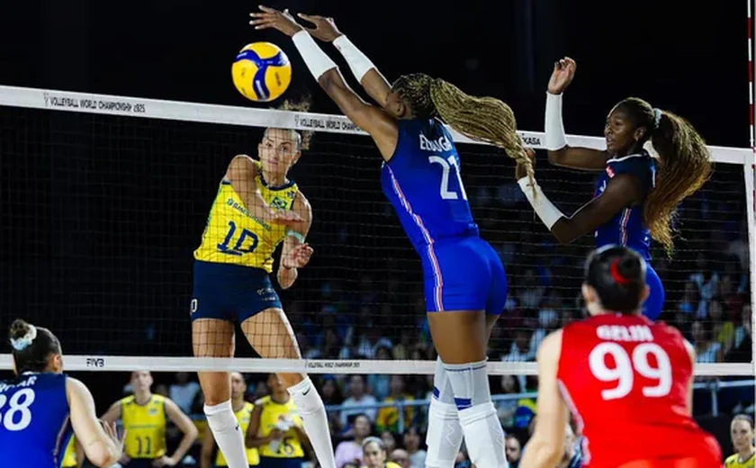Brasil vence a França de virada em jogo emocionante e lidera o Grupo C do Mundial