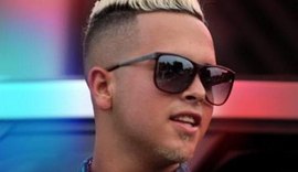 Cantor de 'Deu Onda' dá resposta homófobica a youtuber e arma confusão