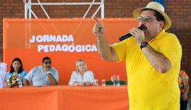 Prefeito Gilberto Gonçalves participa de reunião de pais na Escola Gustavo Paiva