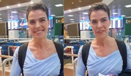 Lembra dela? Ana Paula Arósio esbanja simpatia ao ser fotografada no aeroporto