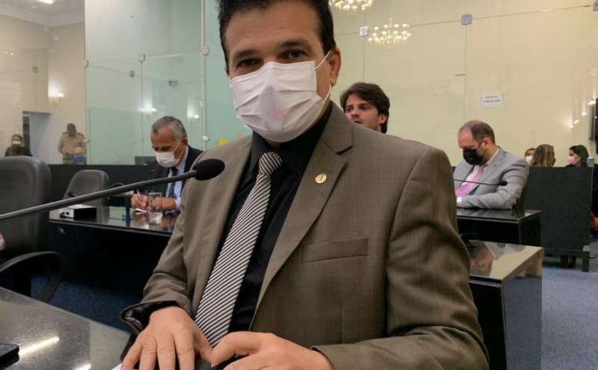 Ricardo Nezinho protocola projeto para eliminar símbolos pejorativos contra idosos