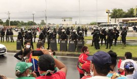 Manifestantes prós e contrários a Jair Bolsonaro se mobilizam em Maceió