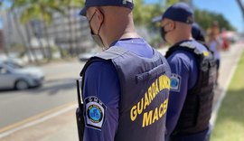 Guardas municipais prendem homem por ameaça dentro de ônibus na Ponta Verde