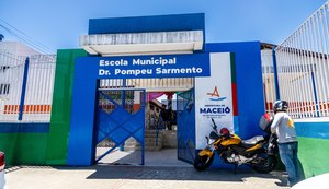 Famílias abrigadas em escola municipal serão transferidas para Casa de Passagem Familiar