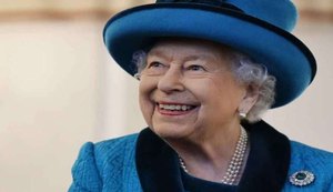 Rainha Elizabeth vai para hospital às pressas e é internada em Londres