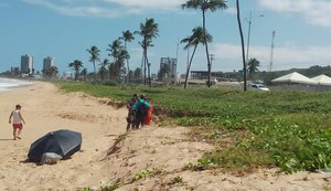Atleta de handsurf de 57 anos sofre mal súbito e morre dentro do mar em Jacarecica