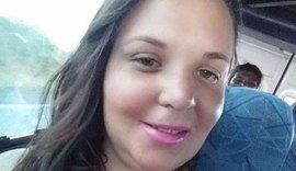 Mulher morre ao perder controle de motocicleta e se chocar contra estaca