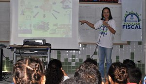 Oficina de Educação Fiscal passa por escola no Clima Bom