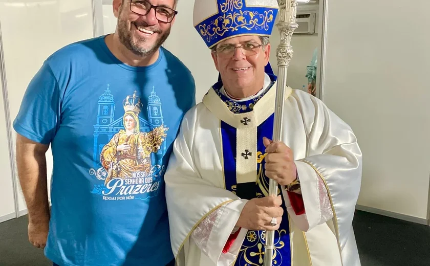Leonardo Dias entrega Título de Cidadão Honorário de Maceió a Dom Beto Breis