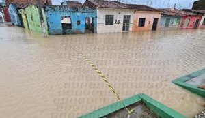 Em São Miguel dos Campos, famílias deixam casas pela quarta vez após rio São Miguel transbordar