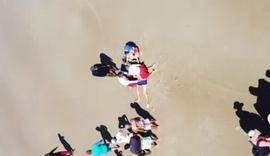 Homem e criança são resgatados no mar da Praia do Francês