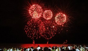 Réveillon: orla de Maceió recebe show piromusical na virada do ano