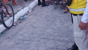 Motociclista fica ferido após cair de veículo e é socorrido por agentes do Ronda no Bairro e Bombeiros