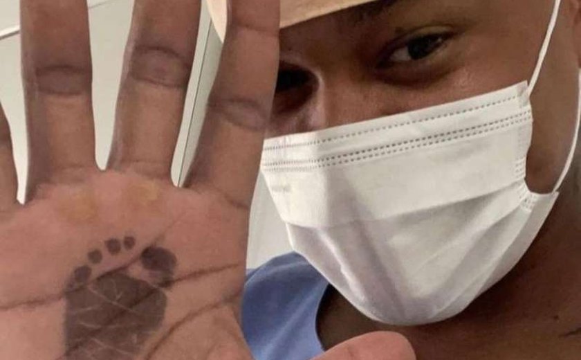 Leo Santana celebra nascimento da filha: 'A cara do pai'
