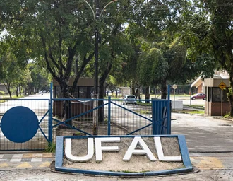 Dnit revoga multas aplicadas na faixa de entrada do campus da Ufal