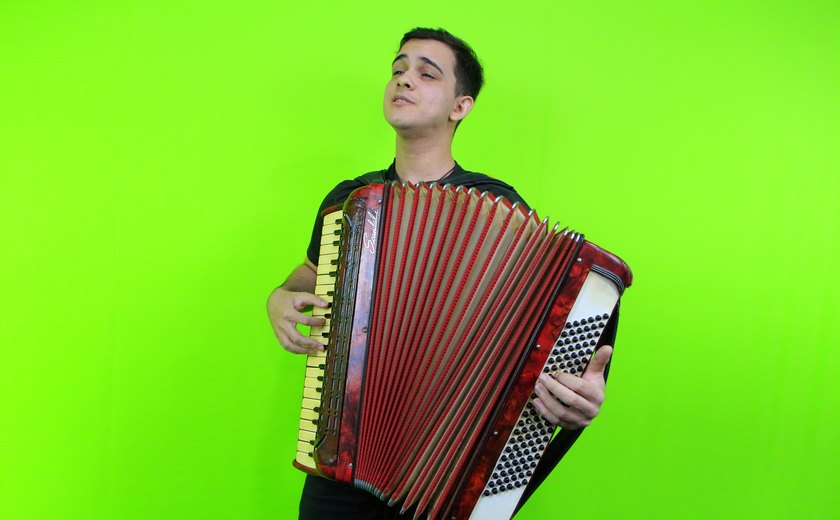 Compositor e cantor de 18 anos tem mais de 50 músicas autorais