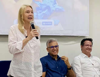 Projeto É a Minha Vez realiza entrega de certificados de cursos de capacitação