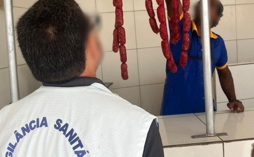 Vigilância Sanitária apreende linguiça clandestina em estabelecimentos na Levada