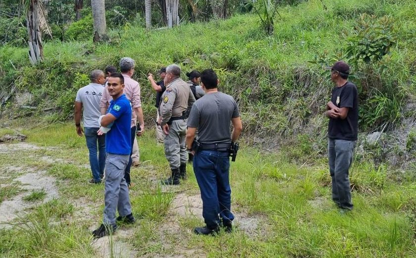 Corpo é encontrado em área de mata em Rio Largo; indícios apontam execução a pauladas