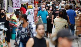 Brasil registra 135.080 novos casos de Covid-19 e mais 296 mortes neste domingo (23)