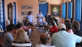 Prefeito e empresários assinam acordo para reabertura de barracas no Francês