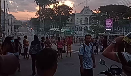 Protesto por auxílio-chuva congestiona o trânsito no Centro de Maceió