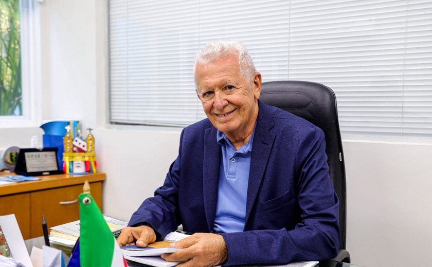 Uneal homenageia o Vice-Reitor do Cesmac, Professor Douglas Apratto Tenório