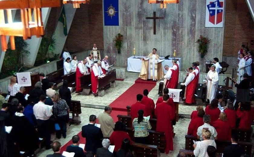 Igreja Anglicana se manifesta contra “denominações cristãs” que coagem eleitores