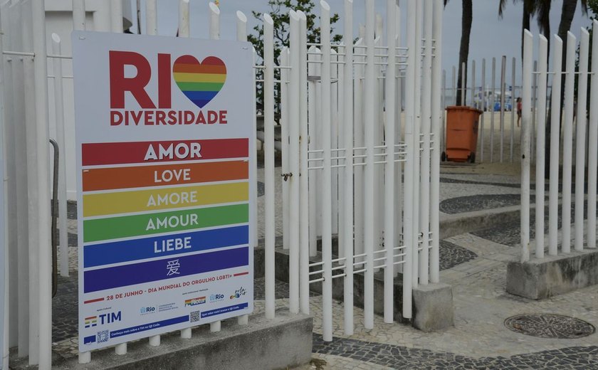 Rio celebra mês de orgulho LGBTI+ com instalação de painéis na orla