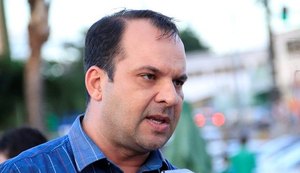 Vereador diz que pode acionar prefeito de Maceió por improbidade