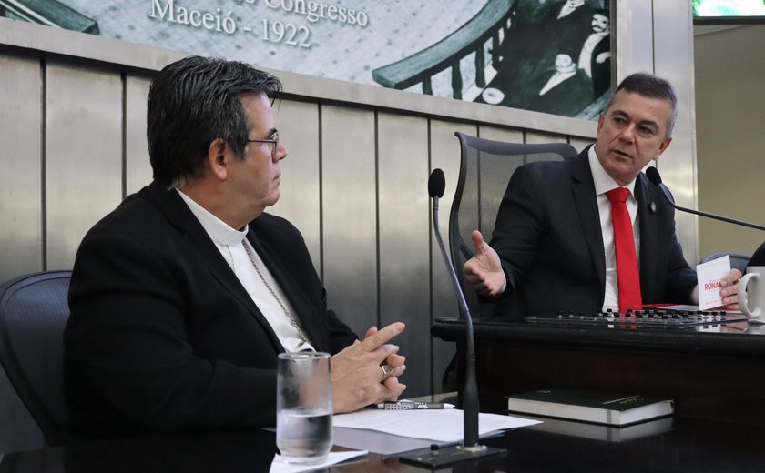 O capitalismo está destruindo o meio ambiente com o discurso de combate à burocracia, afirma deputado Ronaldo Medeiros