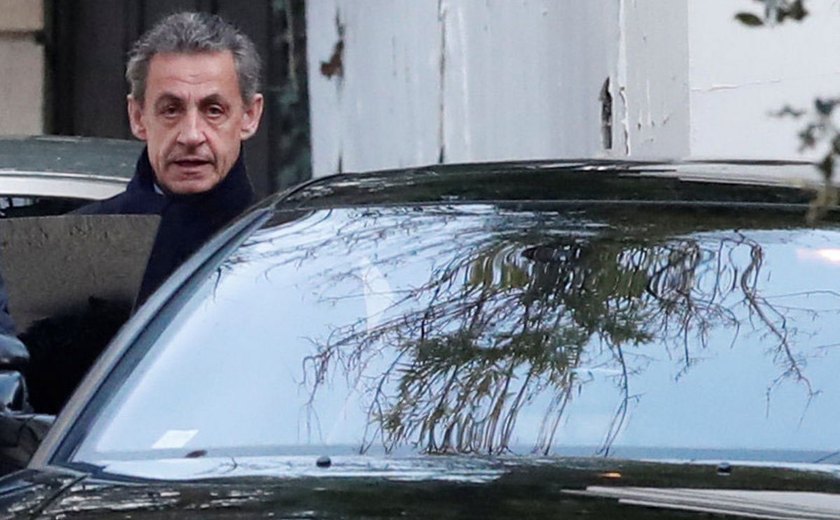 Sarkozy é indiciado por financiamento ilícito de campanha e fica sob controle judicial