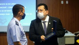 Prefeito de Rio Largo recebe medalha em reconhecimento ao apoio à Força Aérea Brasileira