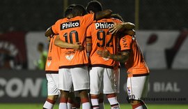 Vitória perde para Atlético-PR em casa e se complica na luta contra Z4
