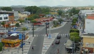 Homens invadem residência e roubam caminhonete