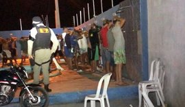 Polícia encerra festa clandestina com mais de 140 pessoas em chácara