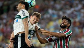 Zagueiro marca contra e a favor em empate entre Fluminense e Coritiba